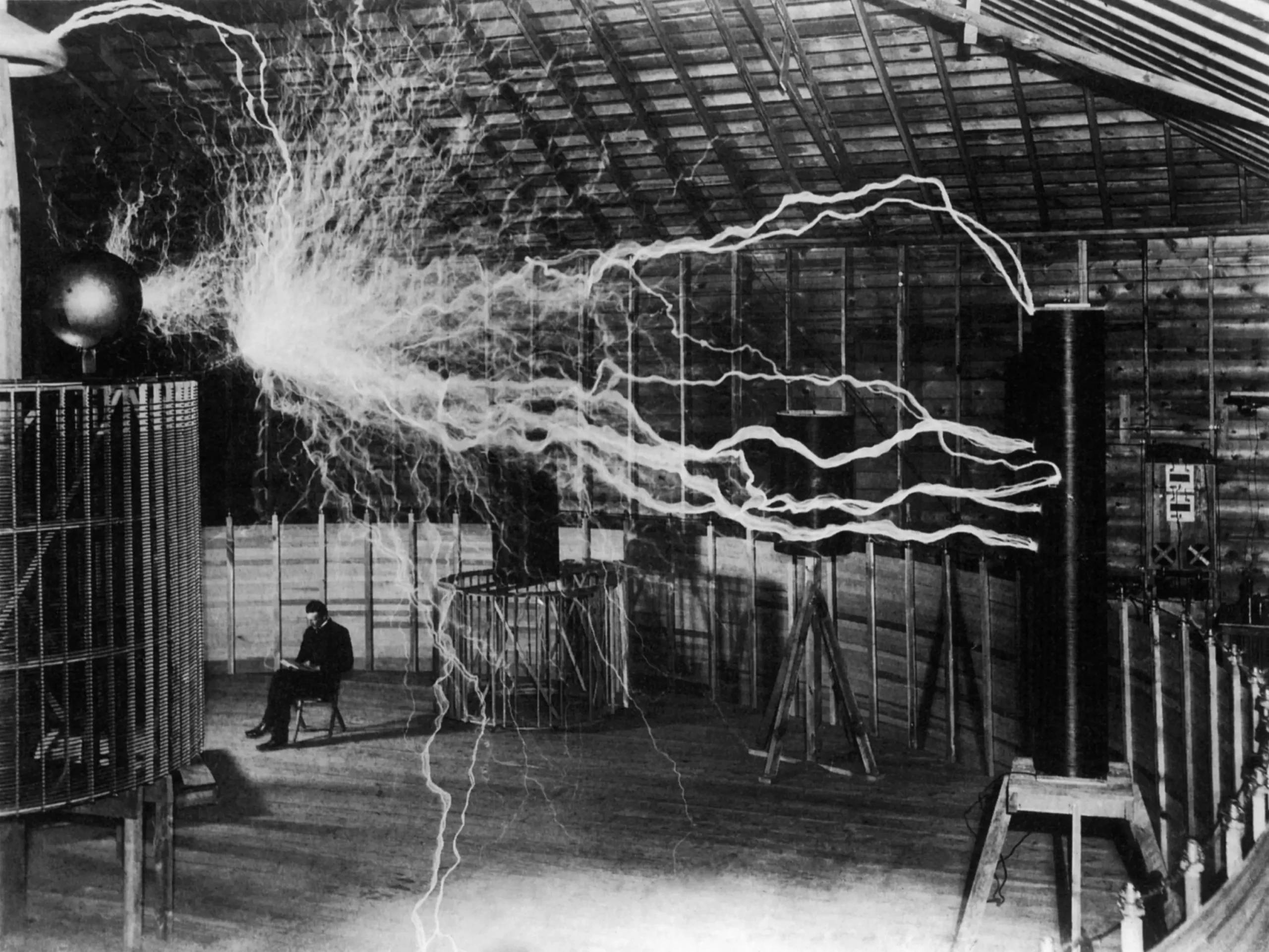 lucha_t8_blog_nikola_tesla_22_foot_long_discharge_of_artificial_lightning_of_millions_of_volts_of_electricity